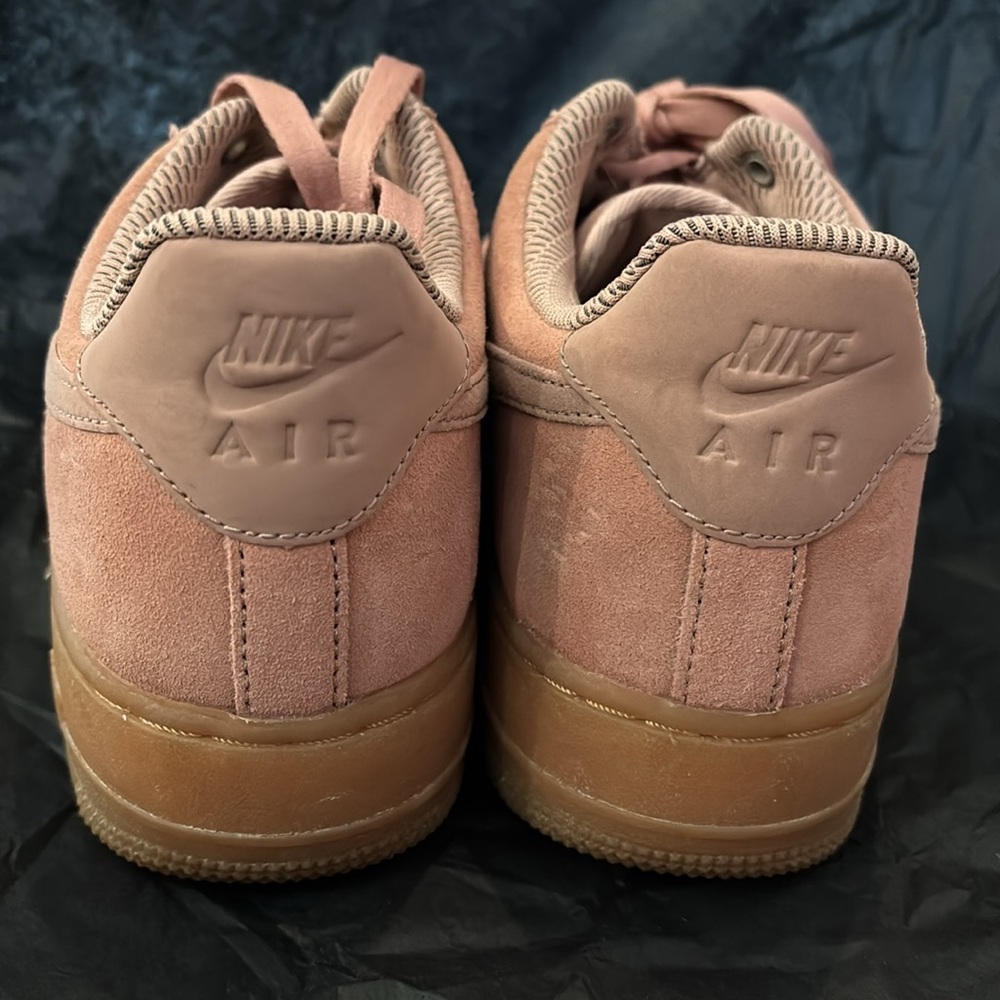 Pink suede Nike airs - Picture 3 of 4